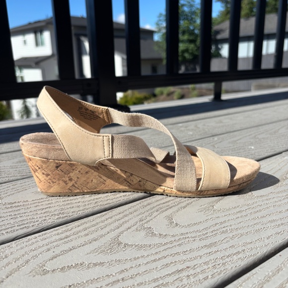 Life Stride Soft System FLEX Beige Wedge Strappy Sandals Women's Size 9M - Picture 2 of 10